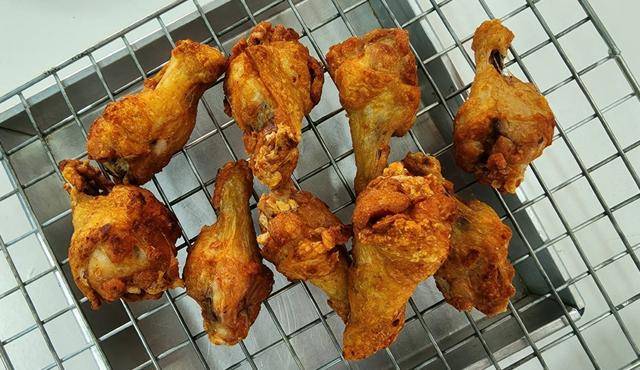 ilustrasi ayam goreng ungkep (vecteezy.com/Chayan Jaiya)