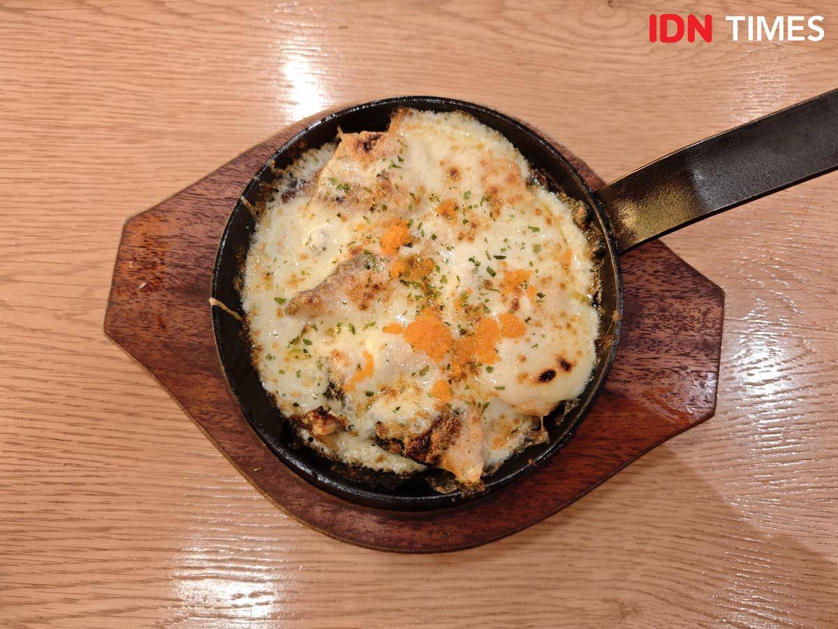 Potret salmon panggang keju