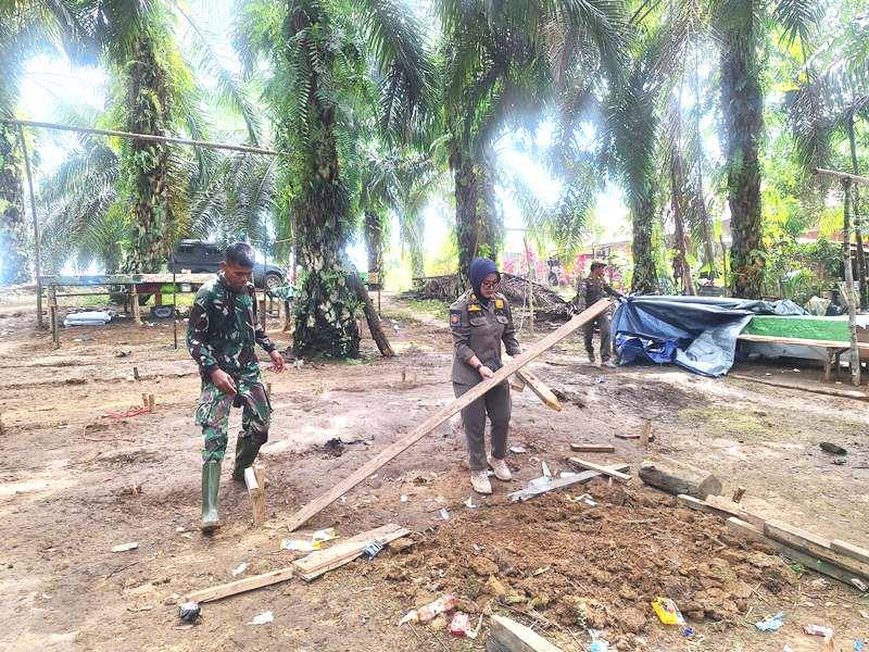 Anggota TNI dan Satpol PP PPU lakukan pembersihan lokasi judi di Buluminung 
