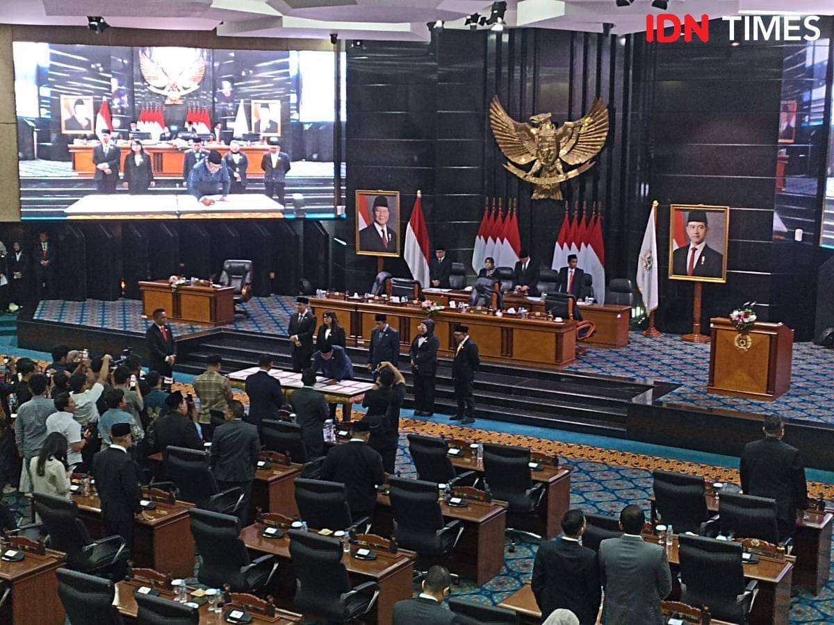 Wakil Gubernur DKI Jakarta Rano Karno menghadiri rapat paripurna di DPRD DKI, Rabu (16/7/2025) (IDN Times Dini Suciatiningrum)