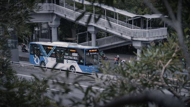 Transjakarta (unsplash.com/Fahrul Razi)