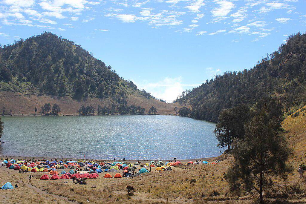 Gunung Semeru (commons.wikimedia.org/Dewicilay)