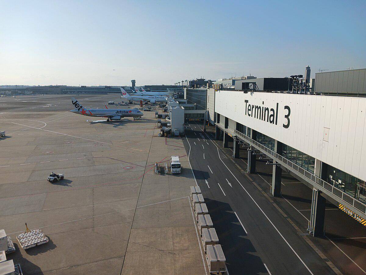 potret bagian luar Terminal 3 Bandara Narita (commons.wikimedia.org/Calistemon)