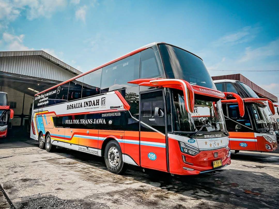 bus Rosalia Indah
