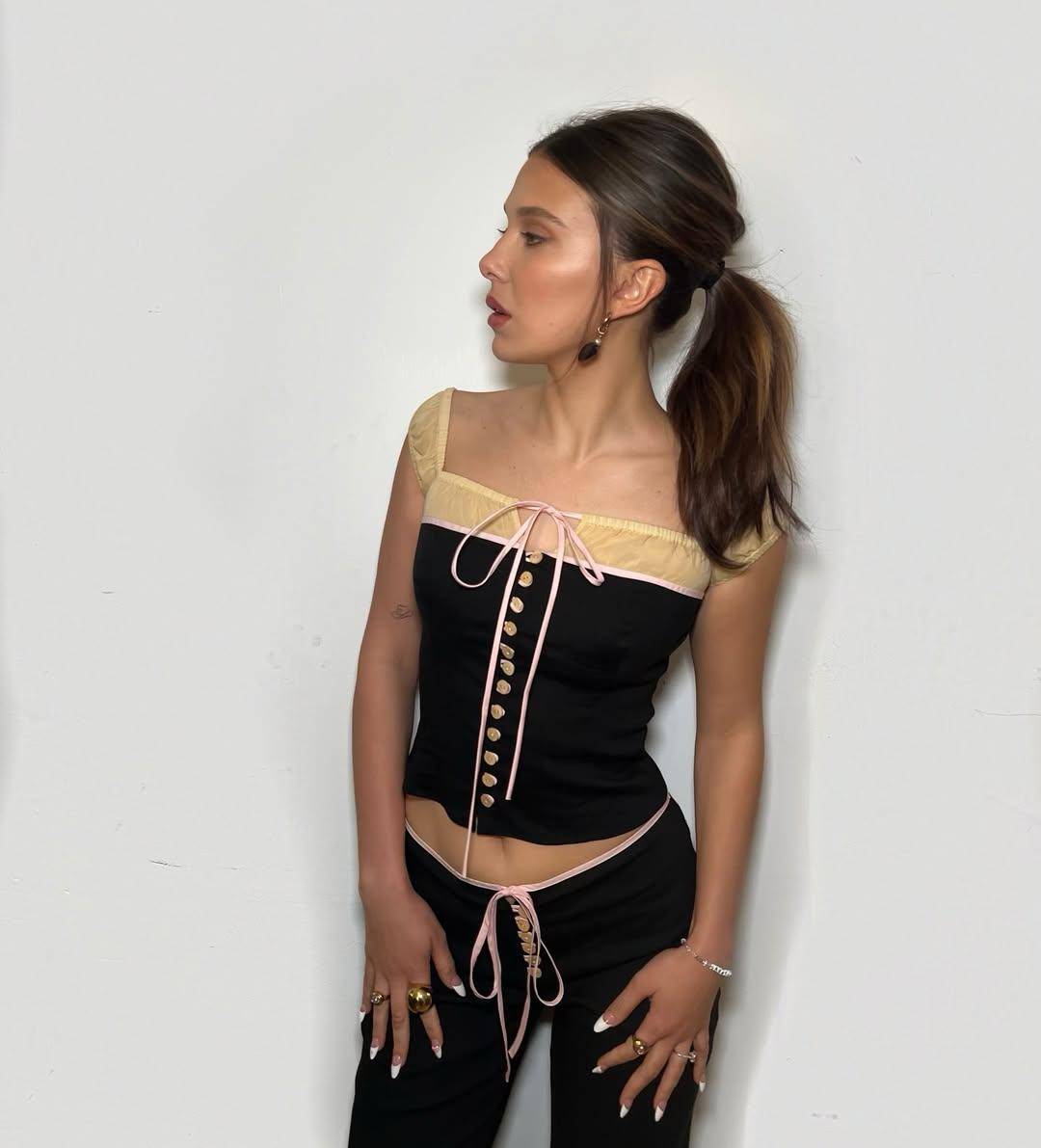 Inspirasi hairstyle ala Millie Bobby Brown (instagram.com/milliebobbybrown)