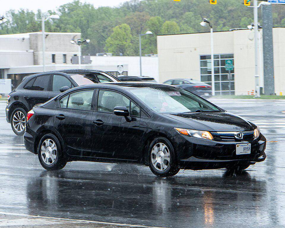 Honda Civic FB (commons.wikimedia.org)