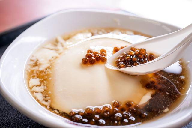Ilustrasi tofu pudding khas China (vecteezy.com/JOYI CHANG)
