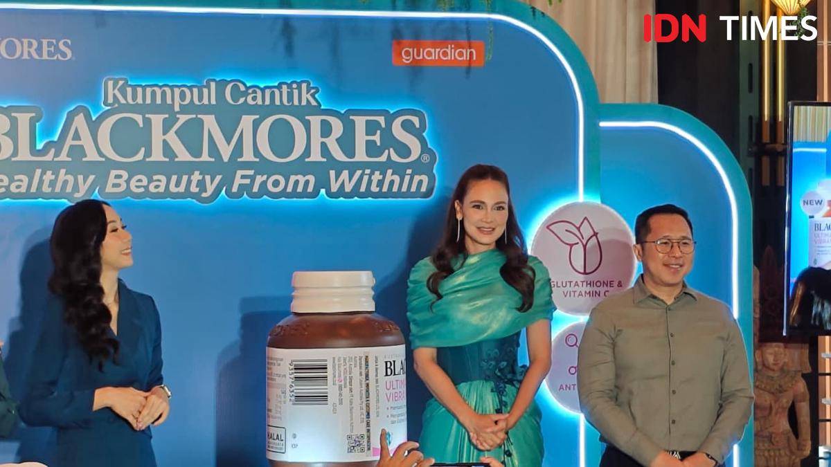 Luna Maya dalam Konferensi Pers dan Peluncuran Produk Ultimate Vibrant Skin dari Blackmores pada Kamis (17/7/2025) di ORASA Kelapa Gading. (IDN Times/Febriyanti Revitasari)