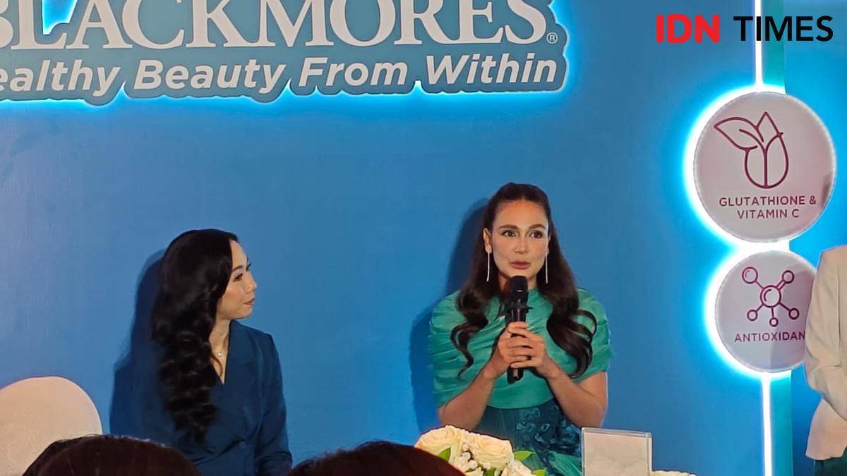 Luna Maya dalam Konferensi Pers dan Peluncuran Produk Ultimate Vibrant Skin dari Blackmores pada Kamis (17/7/2025) di ORASA Kelapa Gading. (IDN Times/Febriyanti Revitasari)
