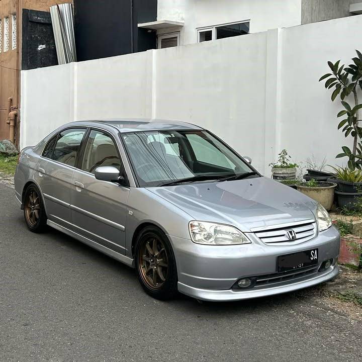 Honda Civic ES (instagram.com/grkgarage_)