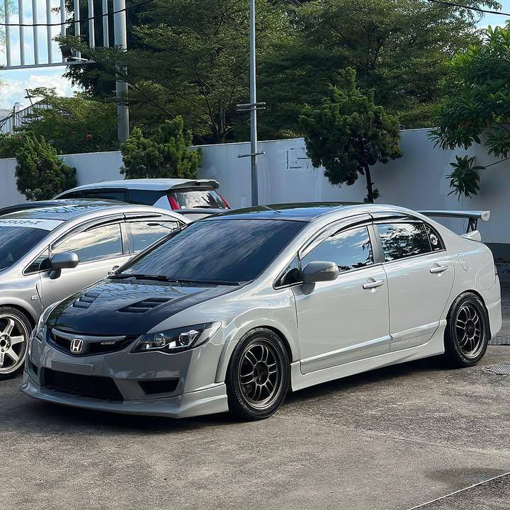 Honda Civic FD (instagram.com/eryko_jun)
