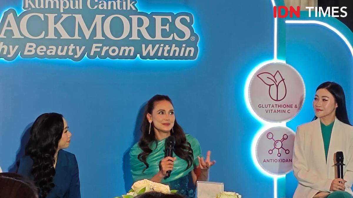 Luna Maya dalam Konferensi Pers dan Peluncuran Produk Ultimate Vibrant Skin dari Blackmores pada Kamis (17/7/2025) di ORASA Kelapa Gading. (IDN Times/Febriyanti Revitasari)