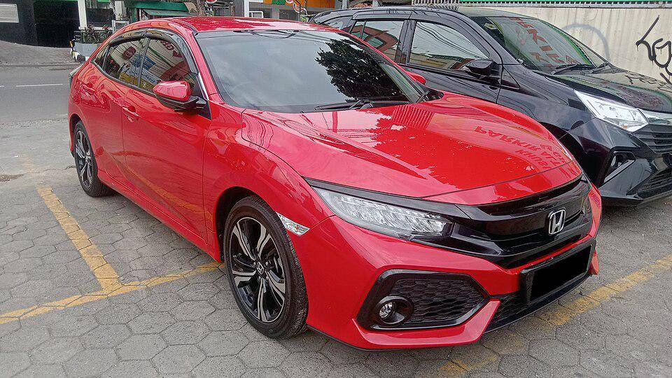https://commons.wikimedia.org/wiki/File:2019_Honda_Civic_Hatch_1.5_VTEC_Turbo_E_in_Bandung_Jawa_Barat_40122_01.jpg