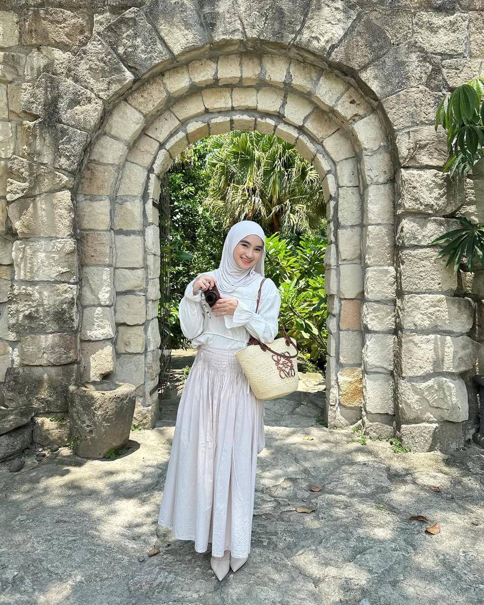 Inspirasi OOTD ala Olivia Finda (instagram.com/oliviafindas)