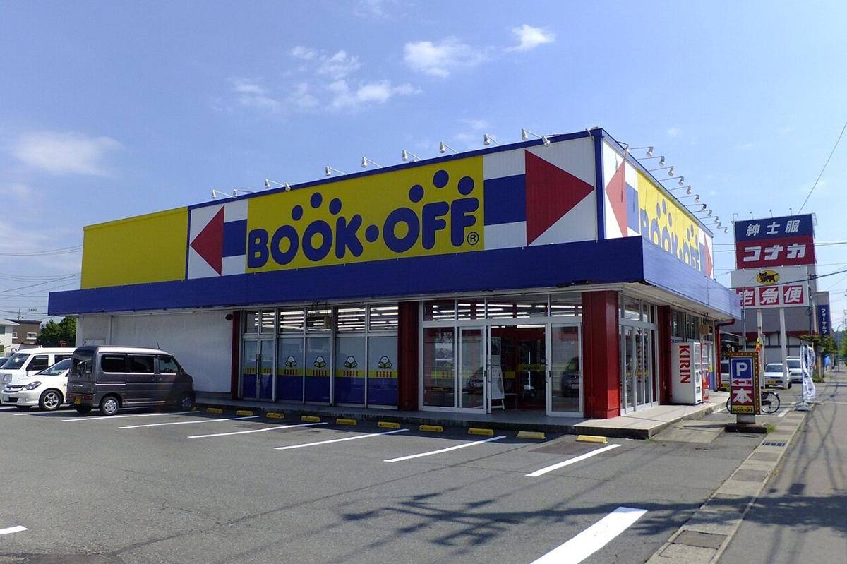 Book-Off, Jepang (commons.wikimedia.org/掬茶)