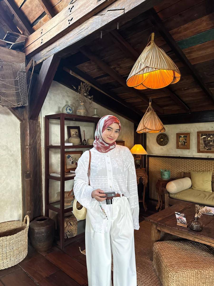 Inspirasi OOTD ala Olivia Finda (instagram.com/oliviafindas)