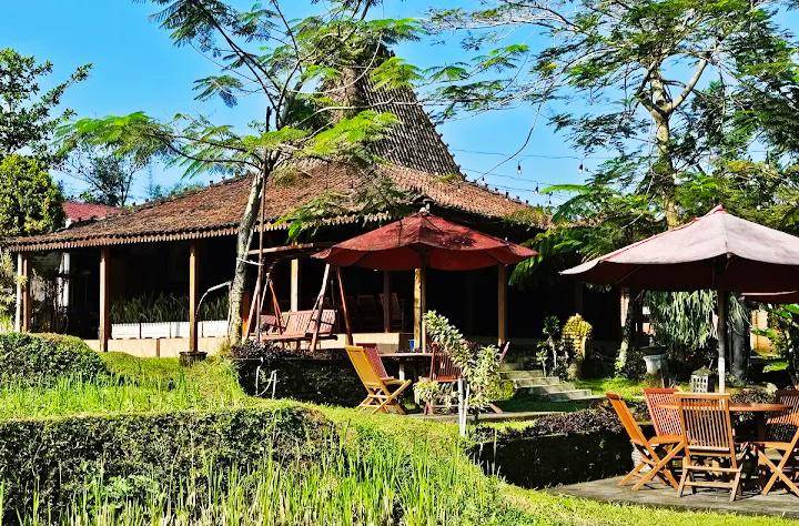 Bale Branti Kemuning Resto, Karanganyar (google.com/maps/WH Aliyah)