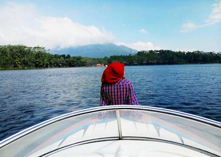 Ranu Segaran, Probolinggo (google.com/maps/Rina A)