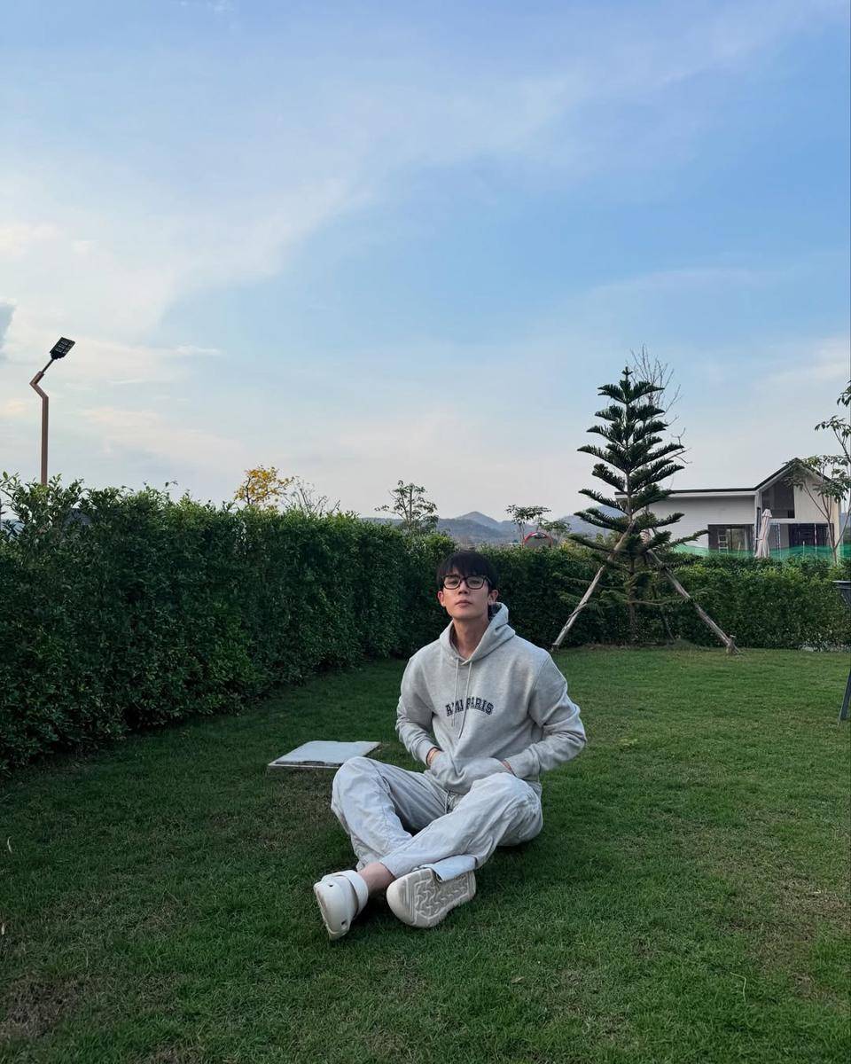 outfit nature escape ala Jimmy Potiwihok (instagram.com/jimmyyjp)