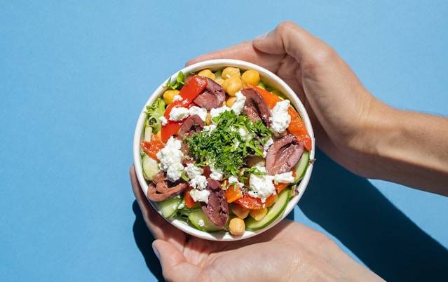 ilustrasi makanan tidak berlebihan (unsplash.com/Say S.)