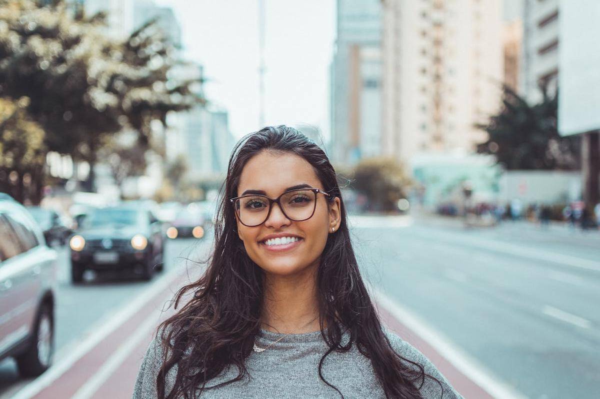 Ilustrasi wanita tersenyum (pexels.com/Daniel Xavier)