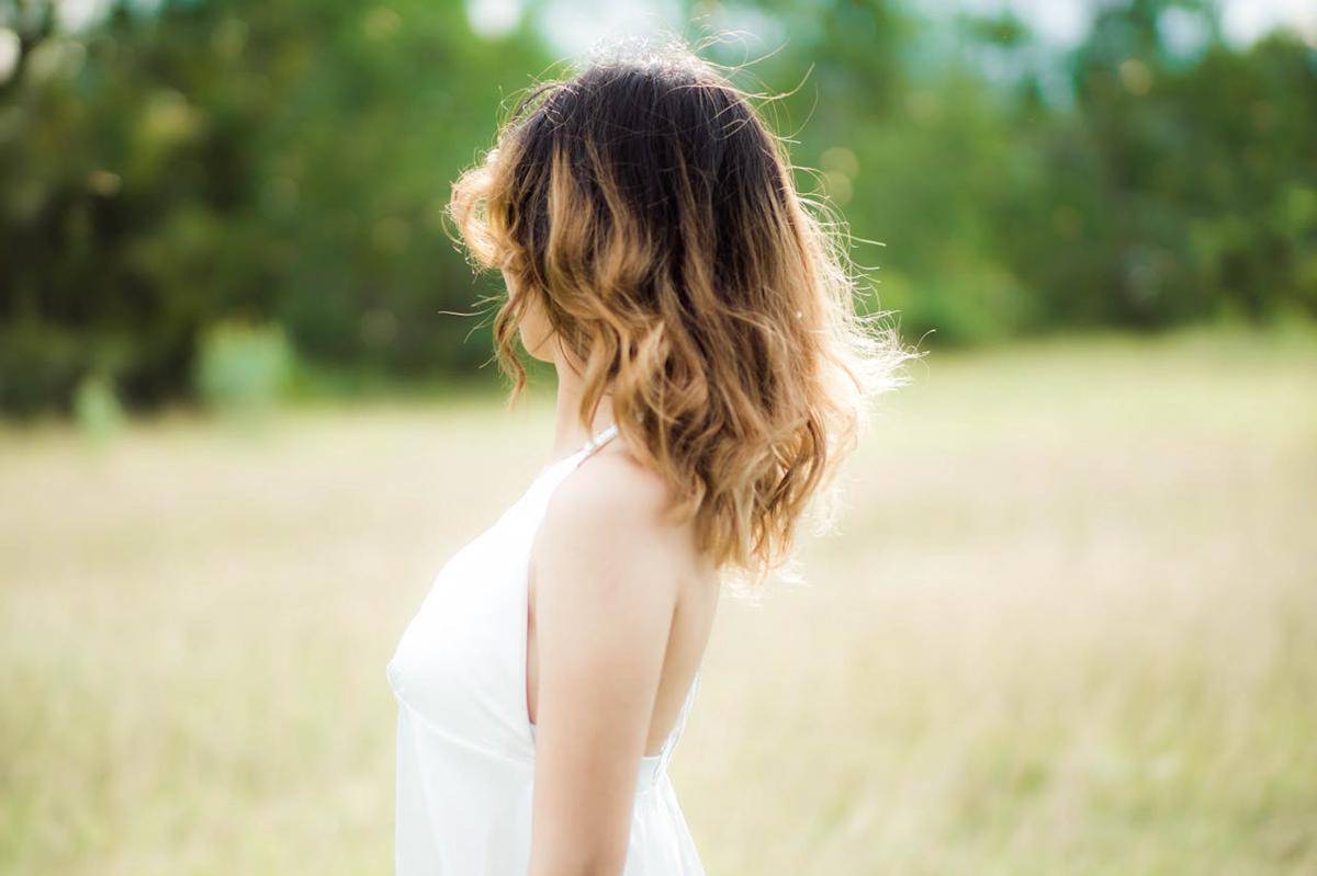 Ilustrasi surfer ombre hairstyle (pexels.com/Happy Pixels)