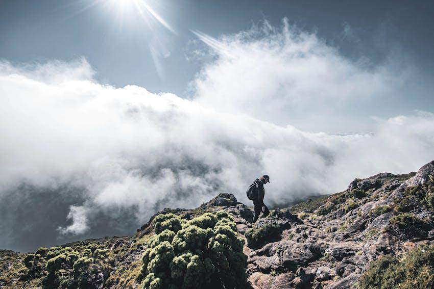 Ilustrasi pendaki gunung