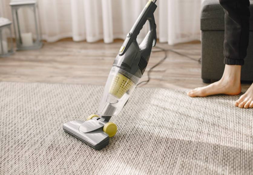 ilustrasi vacuum cleaner (freepik.com/prostooleh)