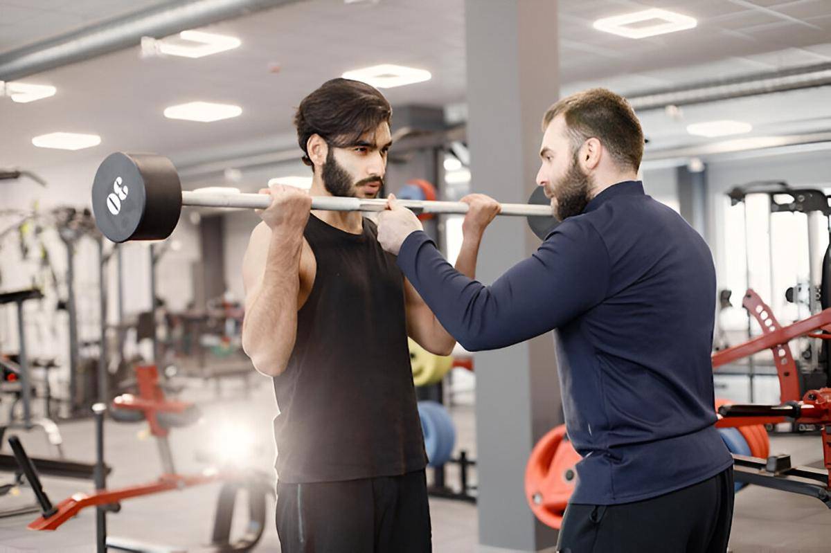 ilustrasi dua teman gym (freepik.com/prostooleh)