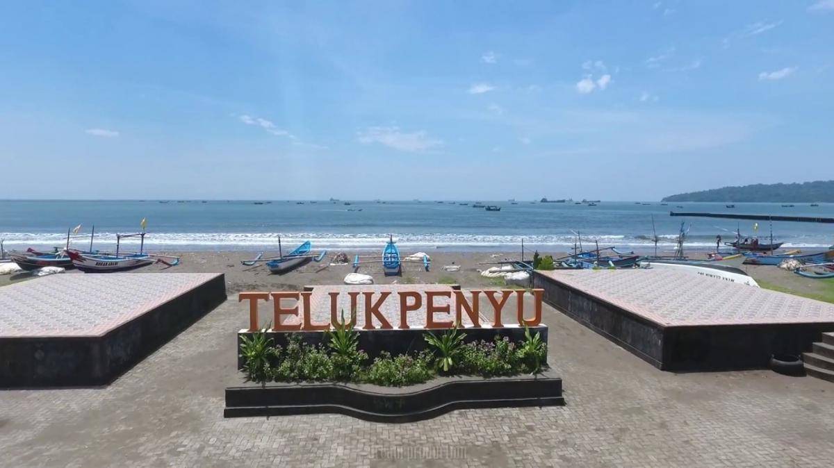 Pantai Teluk Penyu 