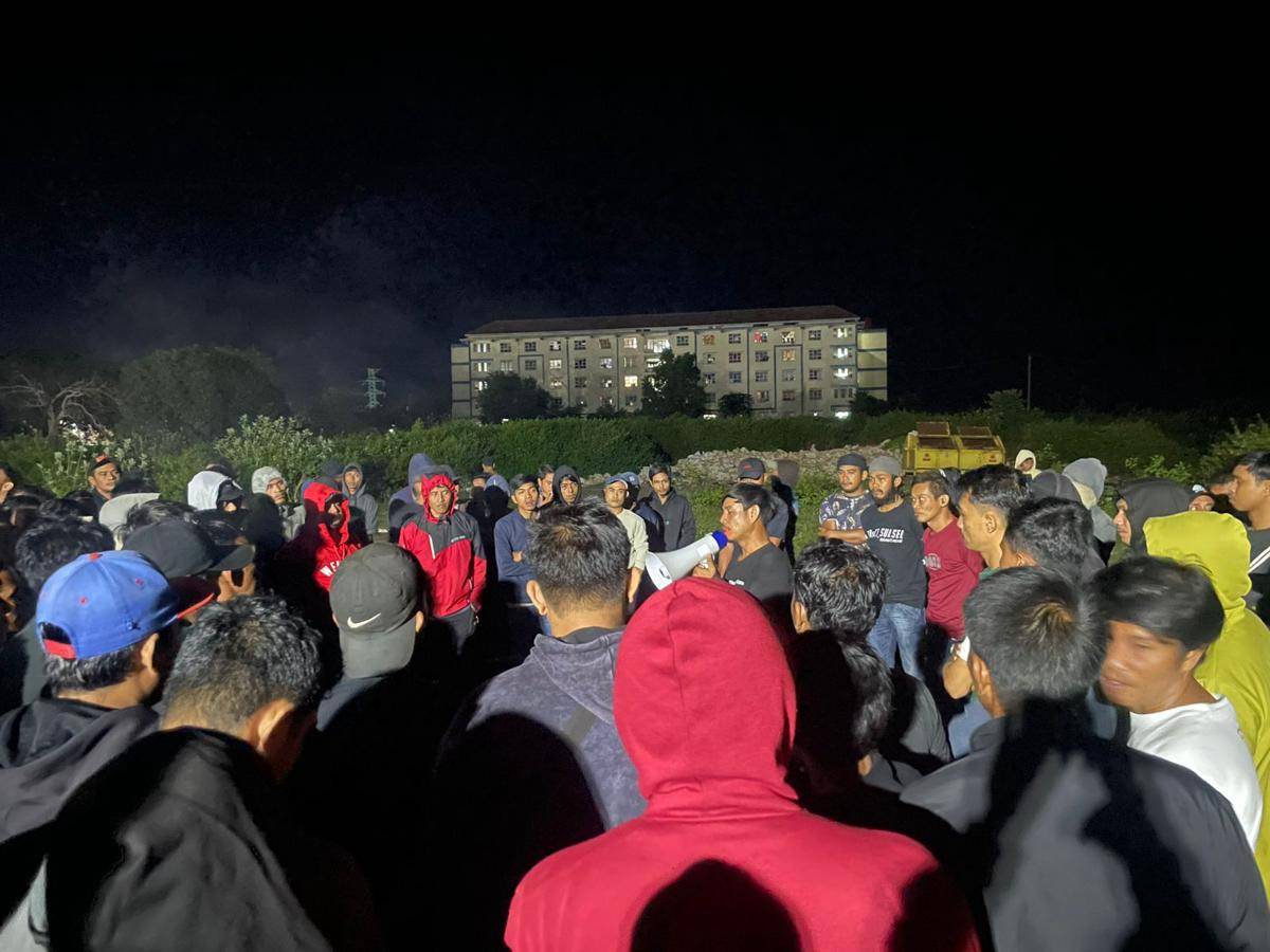 Desak Hak Dibayar, Buruh Blokade Gerbang PT Huadi Nickel Alloy Bantaeng