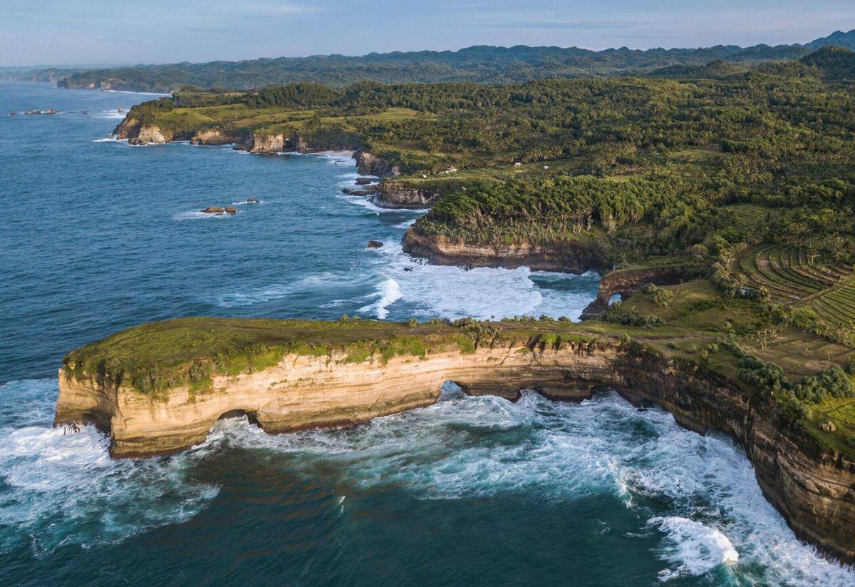 Pantai Karang Bolong di Jepara 