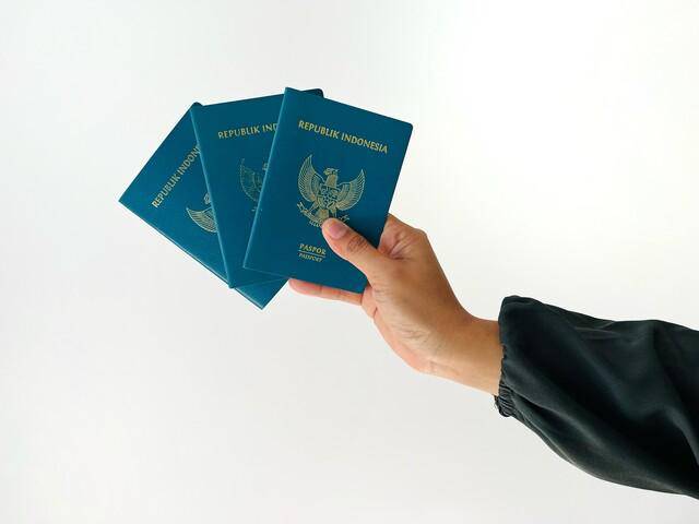 small-vecteezy_a-woman-hand-holding-three-indonesian-passport-successful_48477329_small.jpg