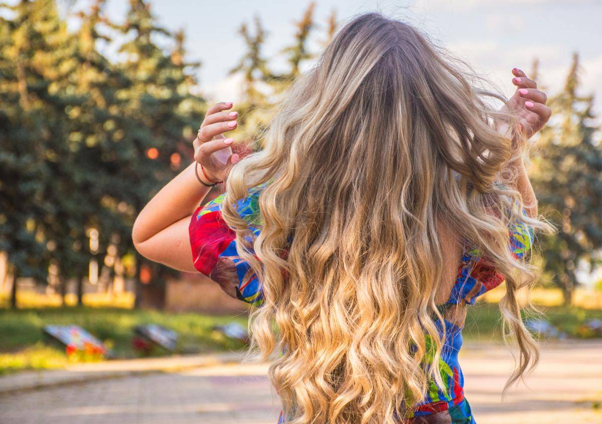 Ilustrasi surfer ombre hairstyle (unsplash.com/Valerie Elash)
