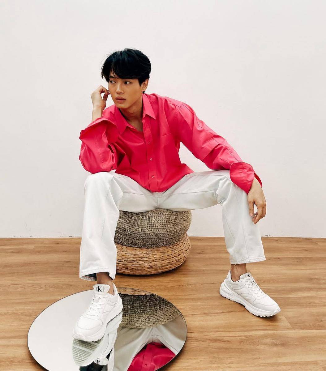 styling white pants ala Win Metawin (Instagram.com/winmetawin )