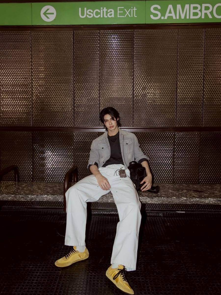 styling white pants ala Win Metawin (instagram.com/winmetawin)