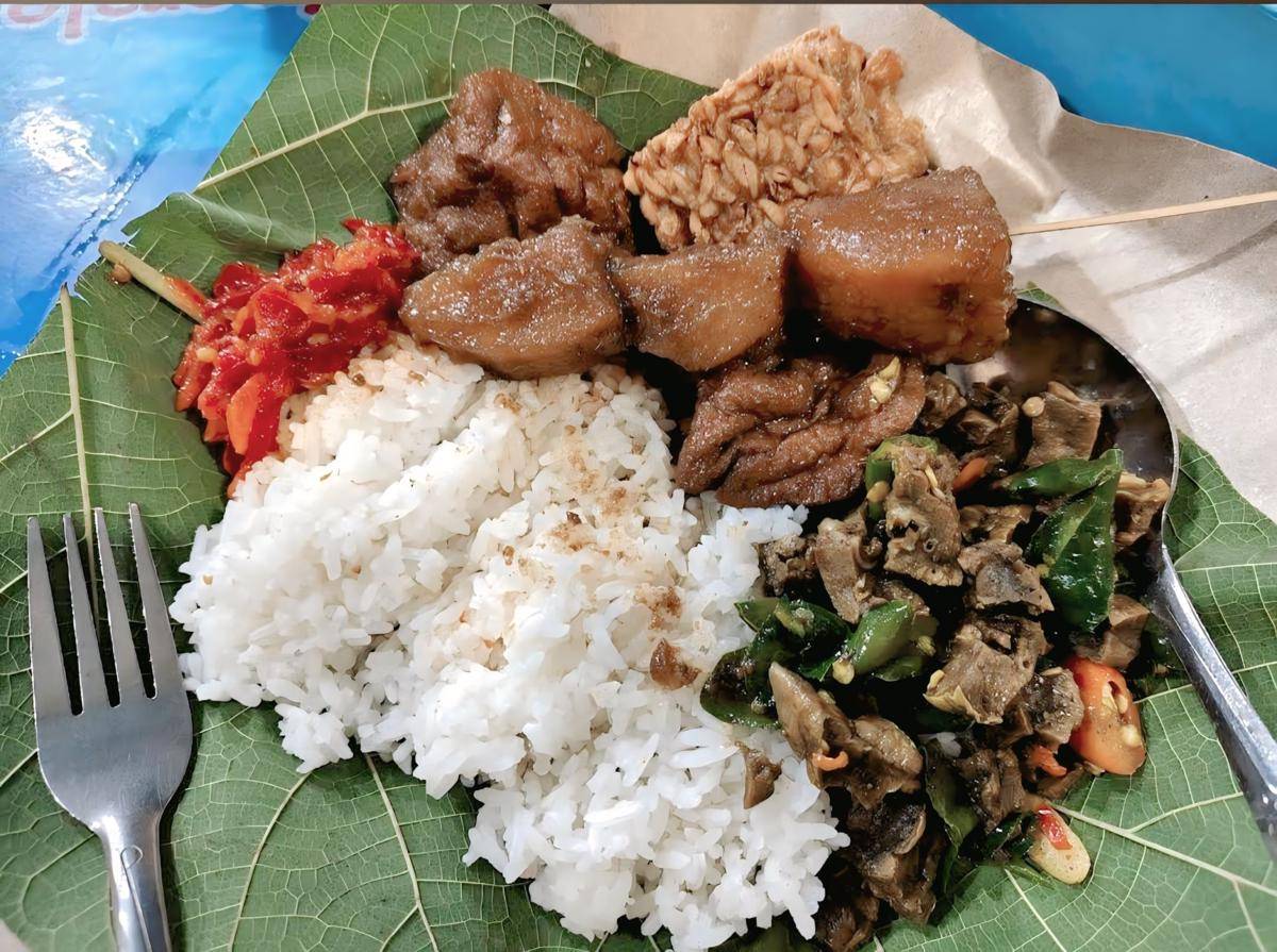 Nasi Jamblang Mbak Iis (google.com/maps/Nazmi Irdariadini Putri)