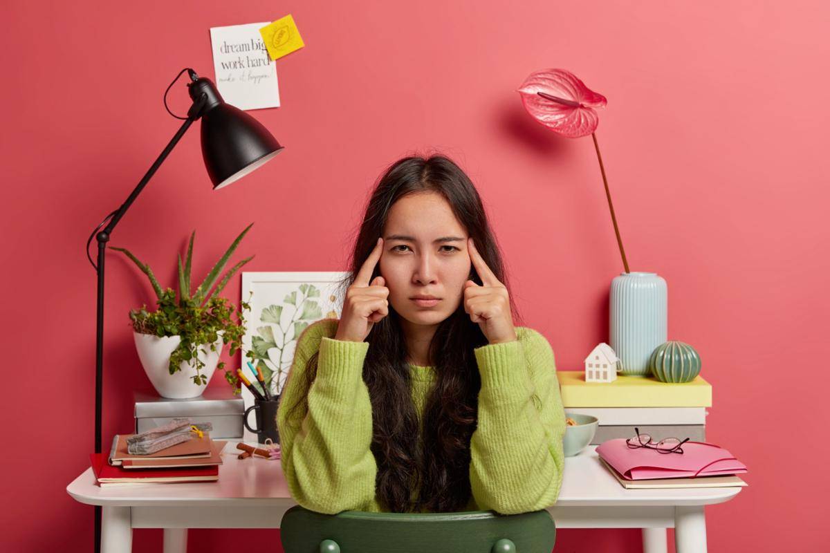 Tips Terhindar dari Stres Meski Lagi Banyak Deadline (Freepik/ wayhomestudio)