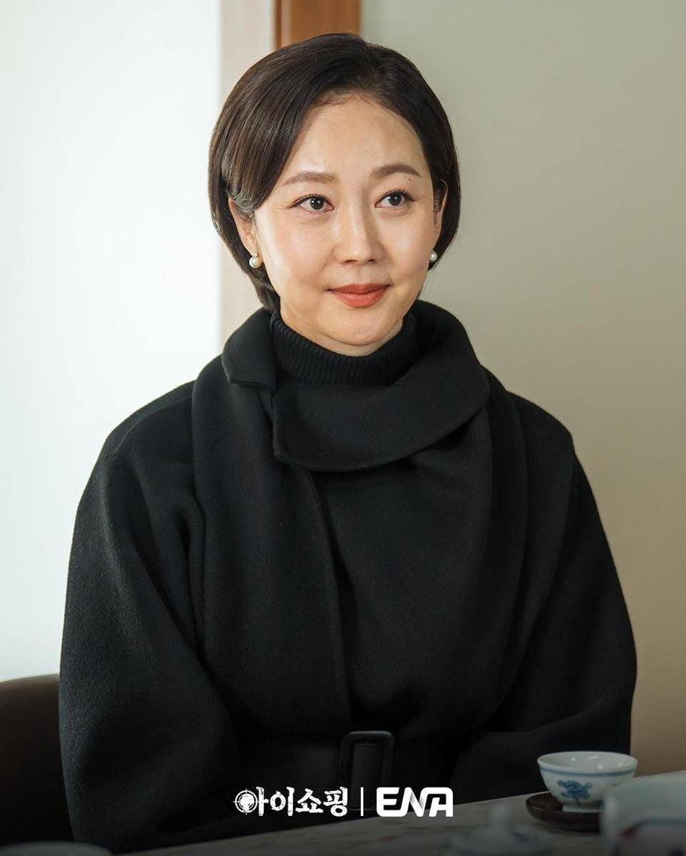 Yum Jung Ah di drama The Defects (instagram.com/channel.ena.d)