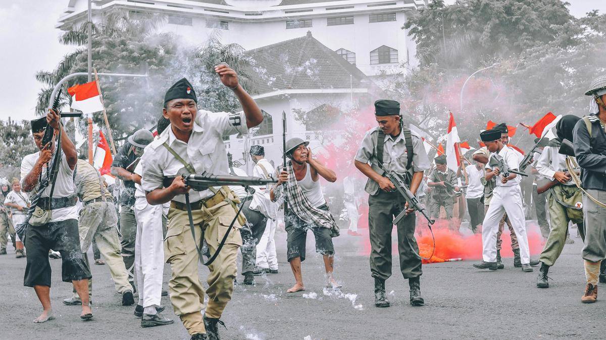ilustrasi cosplay kostum pahlawan kemerdekaan (unsplash.com/Bimo Luki)