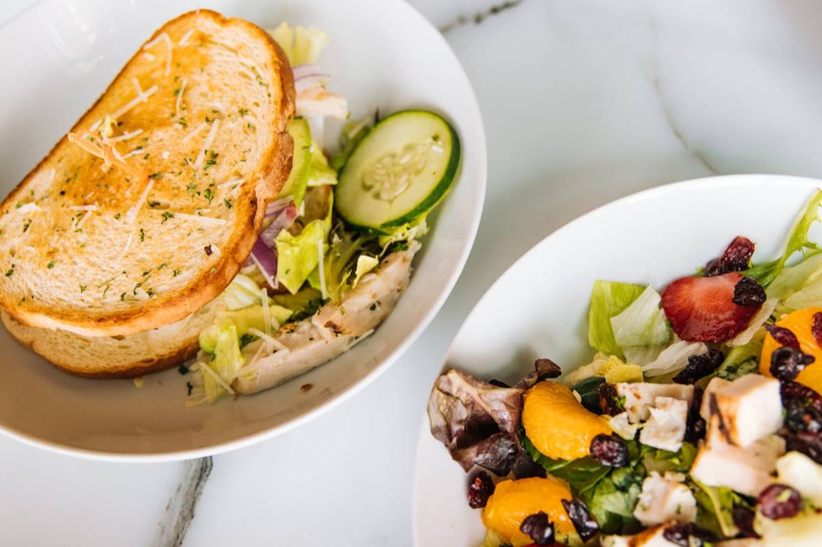 Resep Sandwich Salad Ayam Pesto, Cocok Buat Ngemil Santai