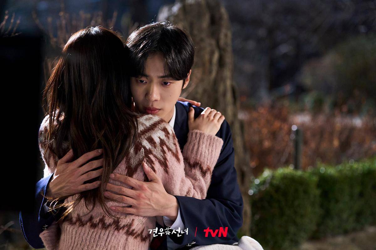 Cho Yi Hyun dan Choo Young Woo di Head Over Heels (x.com/CJnDrama)