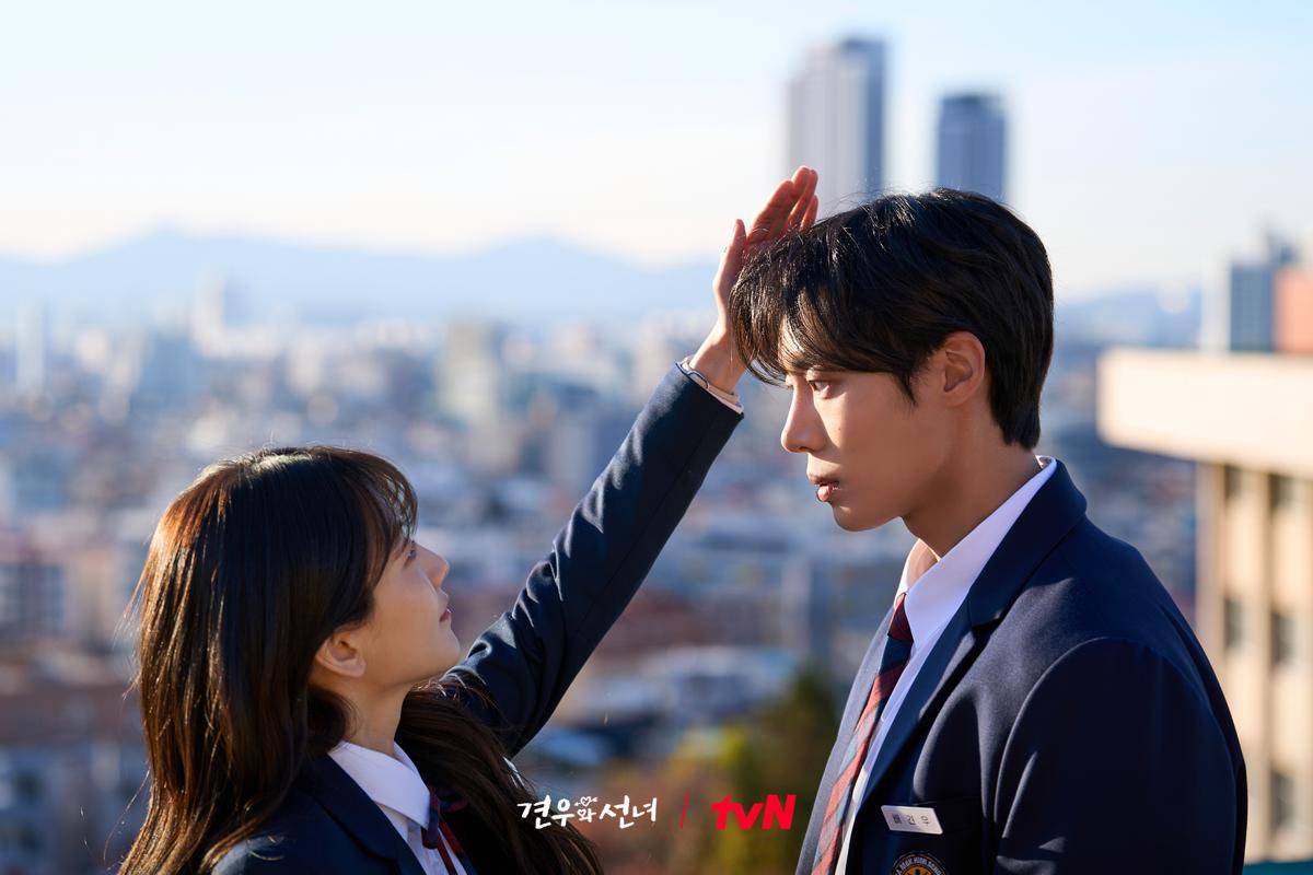 Cho Yi Hyun dan Choo Young Woo di Head Over Heels (x.com/CJnDrama)