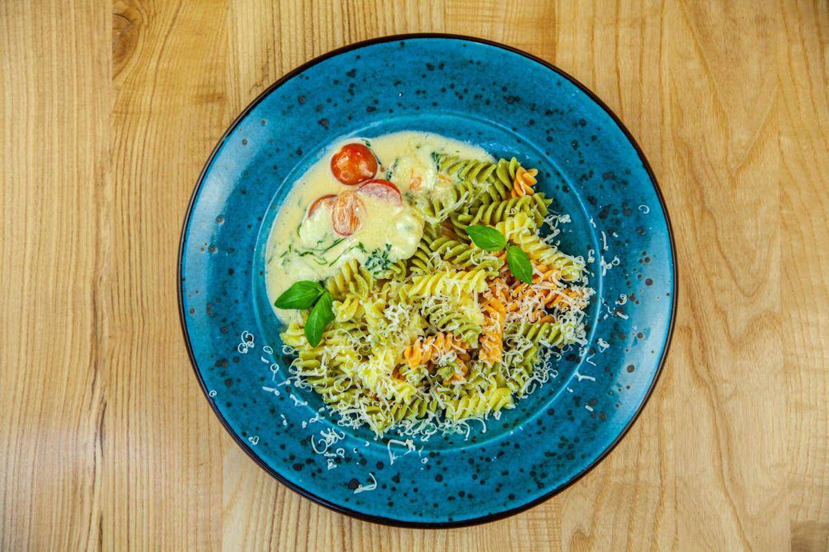 Resep Creamy Tuscan Chicken Pasta, Pasta Lembut dengan Saus Creamy!