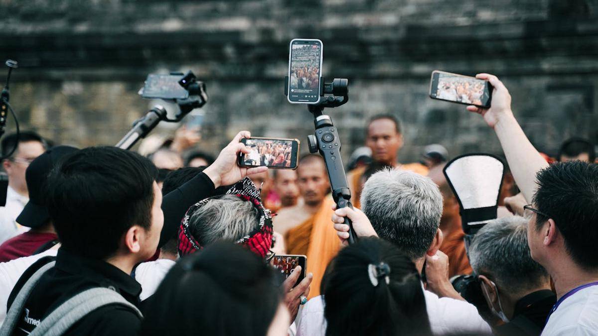 ilustrasi membuat video (pexels.com/Afif Ramdhasuma)