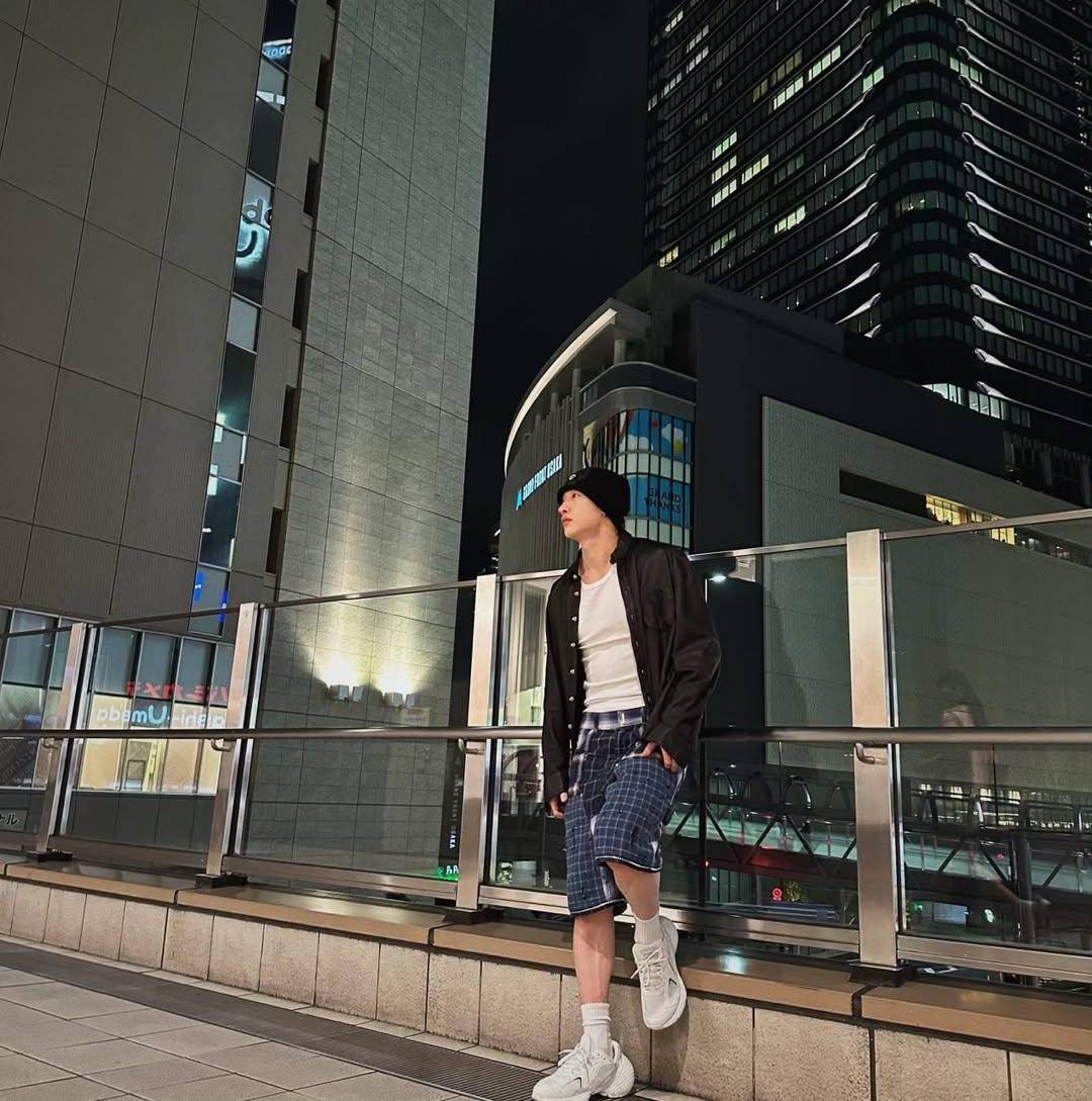 Gaya Busana Bang Chan STRAY KIDS (instagram.com/gnabnahc)