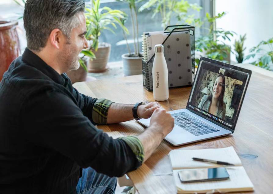 illustrasi kerja remote (unsplash.com/LinkedIn Sales Solutions)