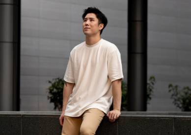 Kenapa Oversized Outfit Jadi Favorit Pria Muda Modern?