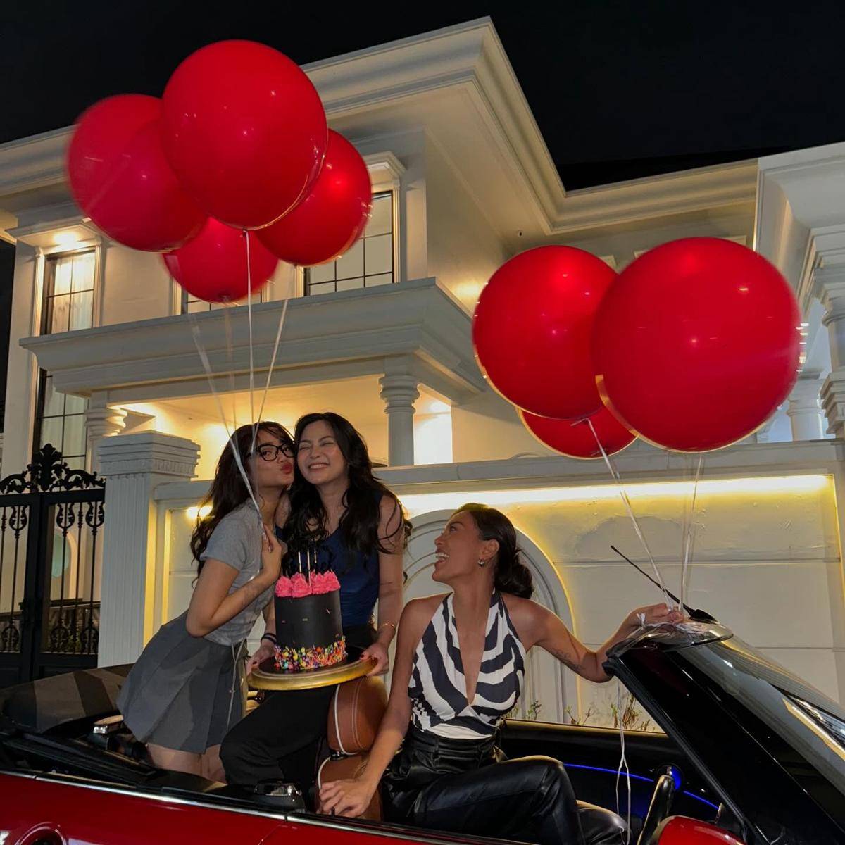 Persahabatan Erika Carlina, Fuji dan Rachel Vennya (Instagram.com/eri.carl)