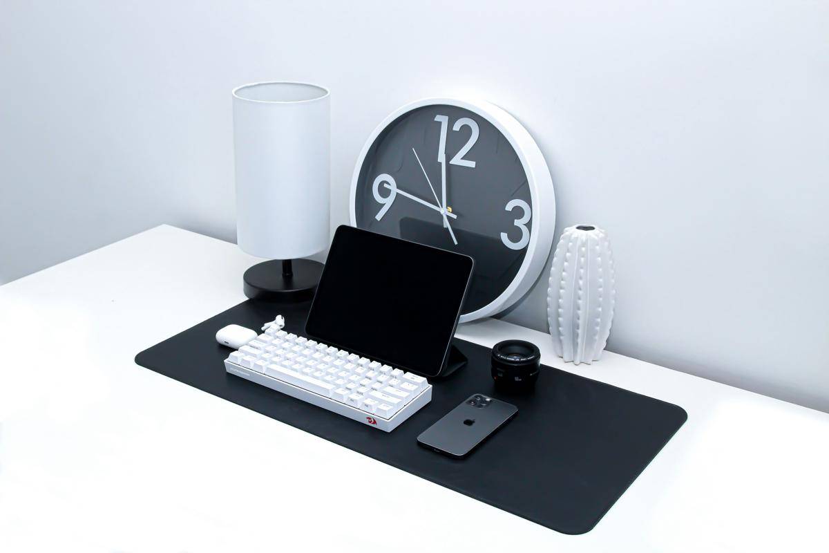 ilustrasi deskmat (unsplash.com/Brandon Romanchuk)